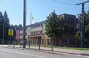 "Zlikwidujmy szkołę na Leśnej Polanki. Jest niepotrzebna"