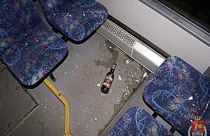 Pijacki wybryk na Młocinach. Zniszczyli autobus