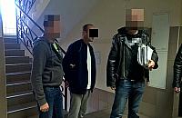Napad z no�em na kiosk z pras�