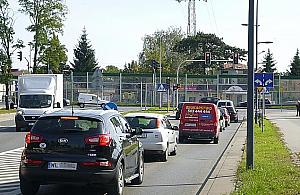 Lewoskręt korkuje skrzyżowanie. "Robota partacza"