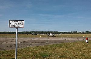 Samoloty hałasują nad Bielanami. Winne lisy?