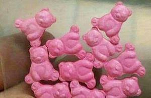 Uwaga na obcych! Misie narkotyki rozprowadzane pod szkołami