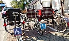 Rikszą na pomoc. Dobry duch Legionowa