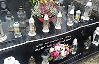 Festiwal kiczu i bezguścia na cmentarzach