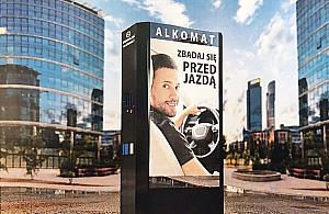 Alkosłupki na Białołęce. "Tu potrzeba kija"