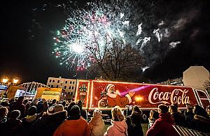 Świąteczna ciężarówka Coca-Coli na legionowskim rynku