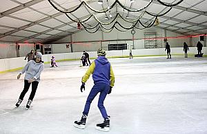 Podwójna dawka łyżew. Startują wolskie lodowiska