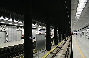 Nowe wyświetlacze w metrze. Słodowiec pilotażowo