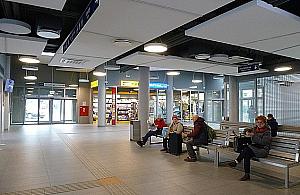 Dworzec odżył. Jest kawiarnia, są bilety kolejowe