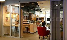 Dworzec odżył. Jest kawiarnia, są bilety kolejowe