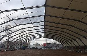 Balon wylądował na Bródnie. Kto skorzysta z hali?