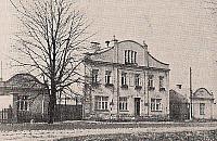 Dzieci do szko³y przychodzi³y boso albo... w piorunach