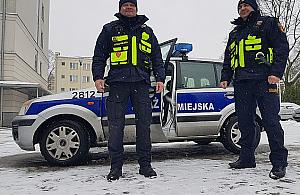 Rodząca kobieta i auto w korku. Pomogli strażnicy