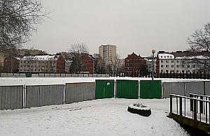 Wawrzyszew płotem podzielony. "Proszę nie niszczyć"