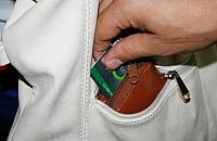 Pilnuj karty. Złodzieje robią zakupy na cudzy koszt