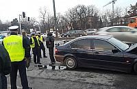 BMW kontra autobus. Zderzenie w godzinach szczytu