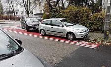 Autami zastawiają skrzyżowania. "Cebule parkowania"