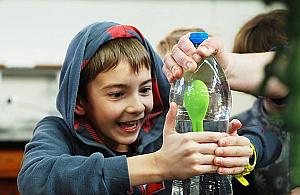 Kosmiczne gluty, latające stoliki i mleko z łokcia