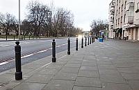 Batalia o słupki. "Zagrażają życiu mieszkańców"