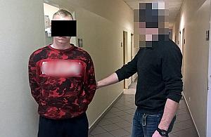 Z nożem w ręku, na ciemnym podwórku. "Dawaj portfel"