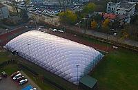 Kolejne balony nad boiskami szkolnymi