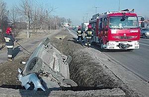 Poważny wypadek na Modlińskiej. Policja szuka sprawcy
