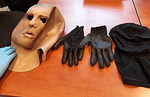 "Drive" na żywo. Zamaskowany złodziej w Wawrze