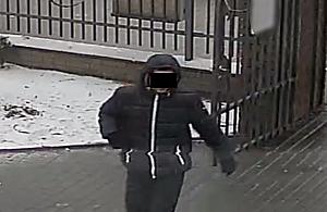 Wchodził do szkół, okradał dzieci