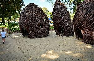 Osobliwy i baśniowy. Nowy plac zabaw dla Bielan?