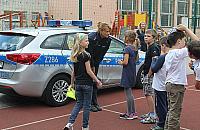 Niebezpiecznie pod podstawówką. "Gdyby mogli, wjechaliby do szkoły"