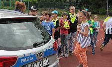 Niebezpiecznie pod podstawówką. "Gdyby mogli, wjechaliby do szkoły"