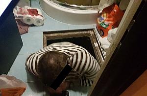 Ukrywali przestępcę pod podłogą