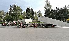 "Którędy na Powązki?". Wciąż zdarzają się pomyłki