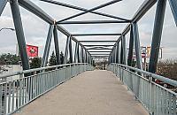 Kładka nad Płowiecką wciąż czeka. Ulga czy przeszkoda dla pieszych?