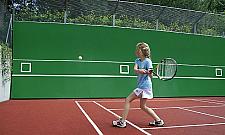 Syrenka wypięknieje. Tężnia, hamaki i ścianka do tenisa