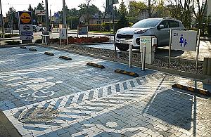 "Ja tylko po pieczywo". Kto parkuje na miejscach dla matek z dziećmi?
