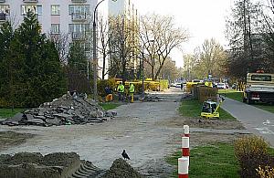 Deptak w budowie. Nowe lampy, ławki i obfita zieleń