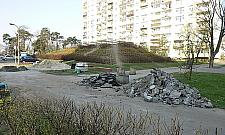 Deptak w budowie. Nowe lampy, ławki i obfita zieleń