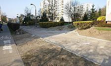 Deptak w budowie. Nowe lampy, ławki i obfita zieleń