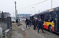 Ranna po ostrym hamowaniu autobusu. Jak postąpił kierowca?