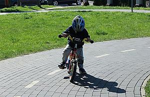 Kilkulatki na drogach rowerowych. "Szlag trafia"