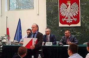 Przewodniczący się nie cacka. Rada nie pracuje od pół roku