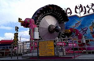 Wesołe miasteczko, smutni mieszkańcy. "Rycząca muzyka dzień w dzień"