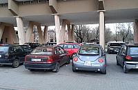 Walka o parking. Emeryt niszczył auta