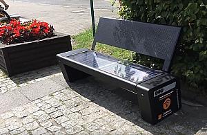 "Inteligentne" ławki. Nietypowy pomysł dla Białołęki