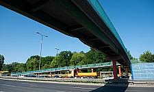 Kładka nad Prymasa... pękła. Rowerzyści mają problem