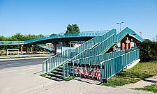 Kładka nad Prymasa... pękła. Rowerzyści mają problem