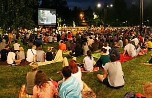 Za darmo w Wawrze. Kino plażowe zamiast samochodowego