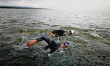 Osiem kilometrów kraulem. Sportowy wyczyn wiceburmistrza Bielan