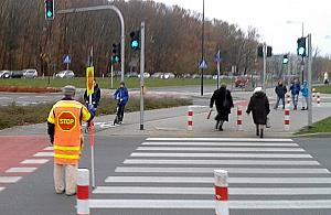 "Zatrudnijmy stopka". Na skrzyżowaniu ze światłami?